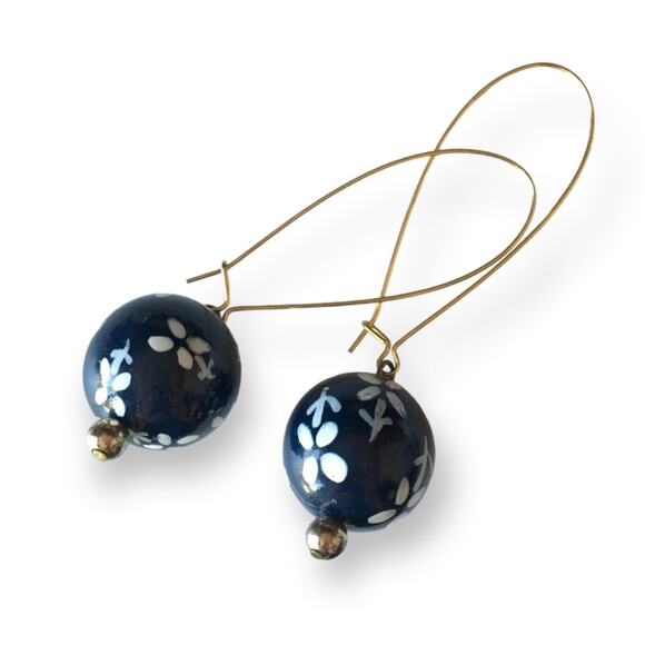 Blue flower print large ball dangle earrings - Picture 1 of 6